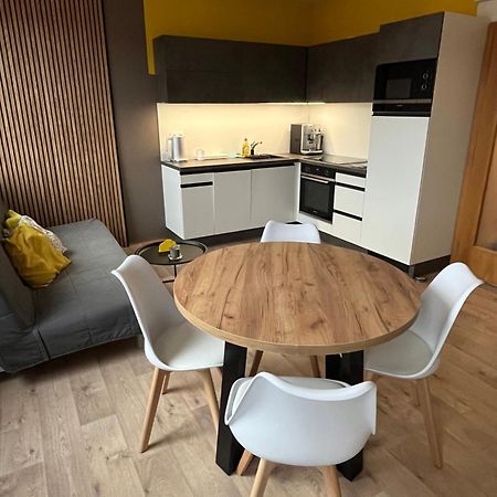 Yellow Apartment Deluxe ブルノ エクステリア 写真